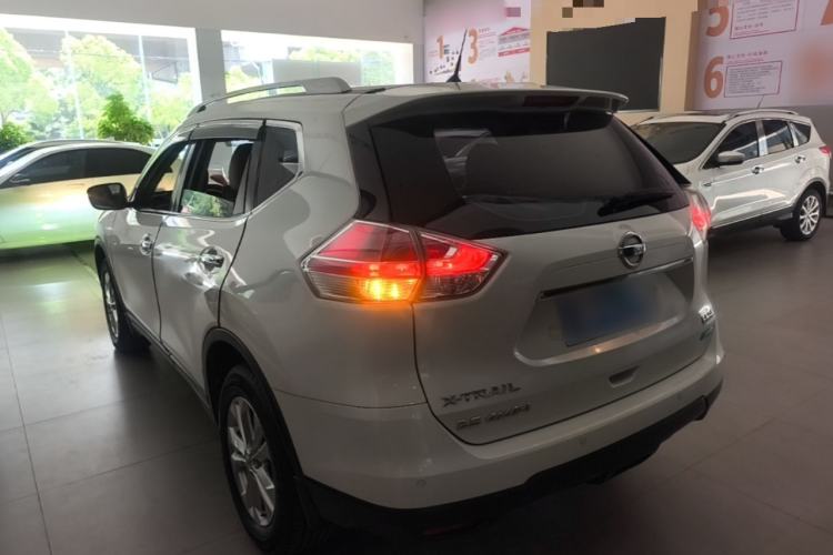 Used Nissan X-Trail 2014 2.5L CVT Leading Edition 4WD Rear Left 45 Deg