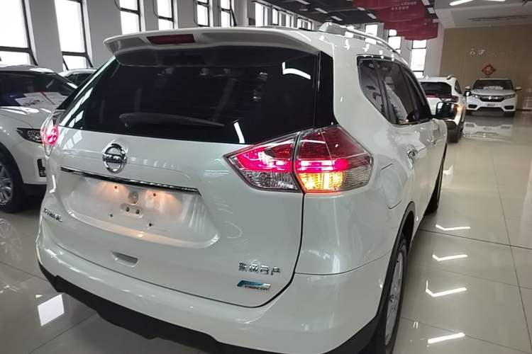Used Nissan X-Trail 2014 2.0L CVT Comfort Edition 2WD Rear Right 45 Deg