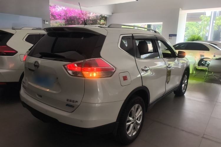 Used Nissan X-Trail 2014 2.5L CVT Leading Edition 4WD Rear Right 45 Deg