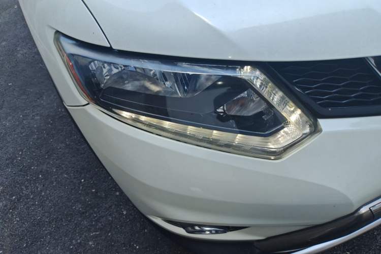 Used Nissan X-Trail 2014 2.5L CVT Luxury Edition 4WD Right Front Headlight