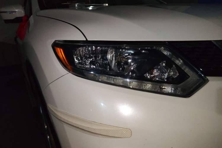 Used Nissan X-Trail 2014 2.5L CVT Luxury Edition 4WD Right Front Headlight
