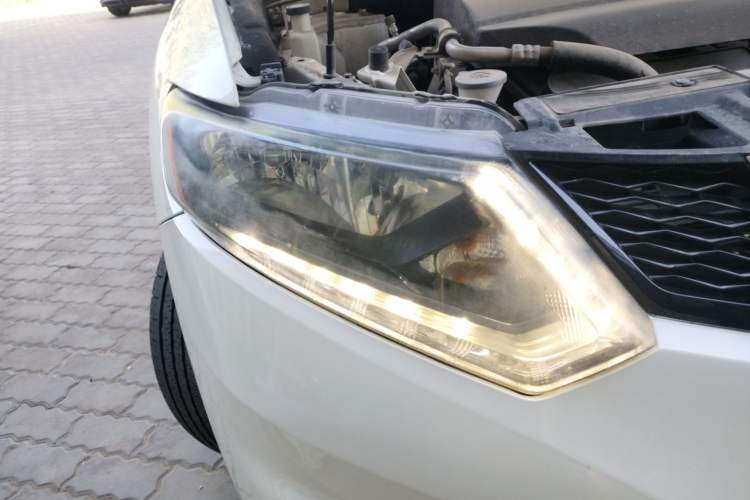 Used Nissan X-Trail 2014 2.0L CVT Comfort Edition 2WD Right Front Headlight