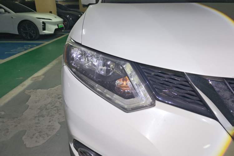 Used Nissan X-Trail 2014 2.0L CVT Comfort Edition 2WD Right Front Headlight