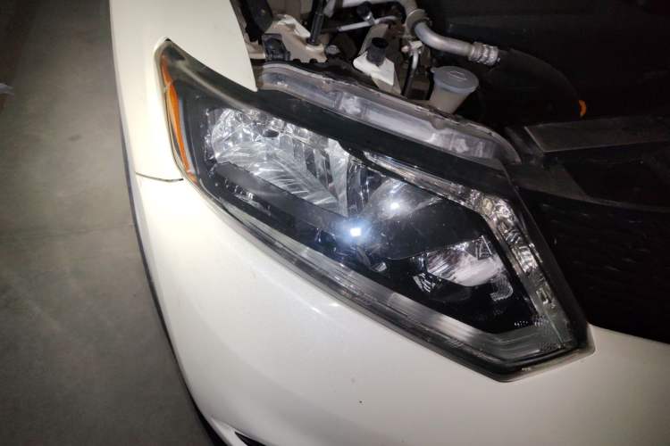 Used Nissan X-Trail 2014 2.0L CVT Comfort Edition 2WD Right Front Headlight
