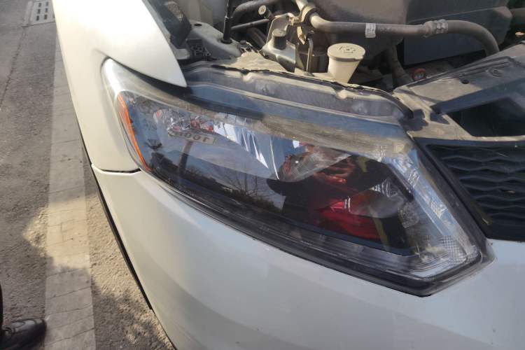 Used Nissan X-Trail 2014 2.5L CVT Luxury Edition 4WD Right Front Headlight