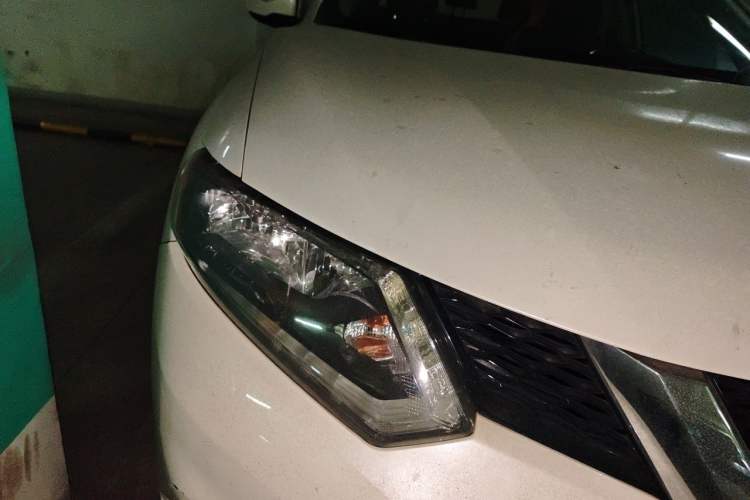 Used Nissan X-Trail 2014 2.5L CVT Leading Edition 4WD Right Front Headlight
