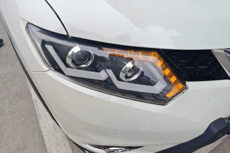 Used Nissan X-Trail 2014 2.0L CVT Comfort Edition 2WD Right Front Headlight