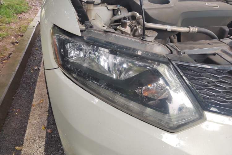 Used Nissan X-Trail 2014 2.5L CVT Luxury Edition 4WD Right Front Headlight