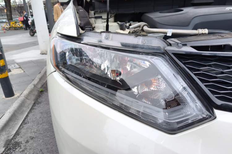 Used Nissan X-Trail 2014 2.5L CVT Luxury Edition 4WD Right Front Headlight