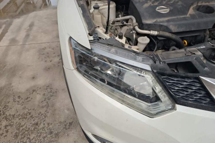 Used Nissan X-Trail 2014 2.0L CVT Comfort Edition 2WD Right Front Headlight