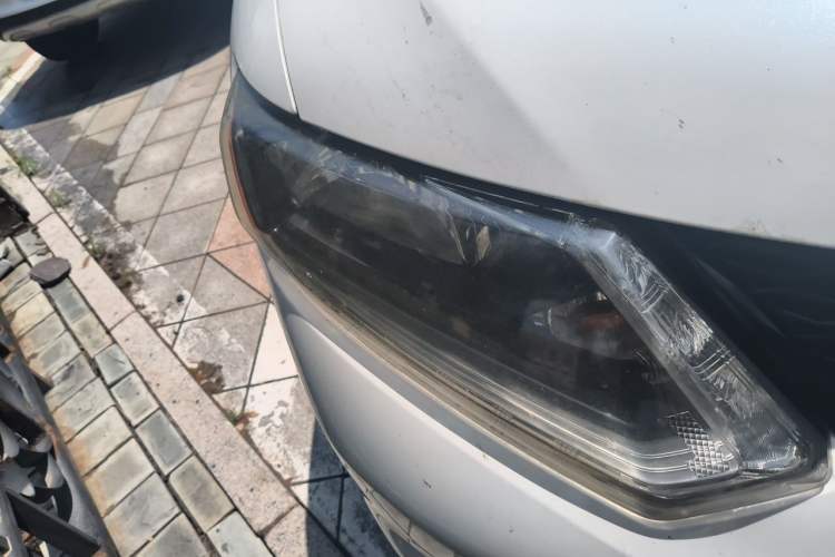 Used Nissan X-Trail 2014 2.5L CVT Luxury Edition 4WD Right Front Headlight
