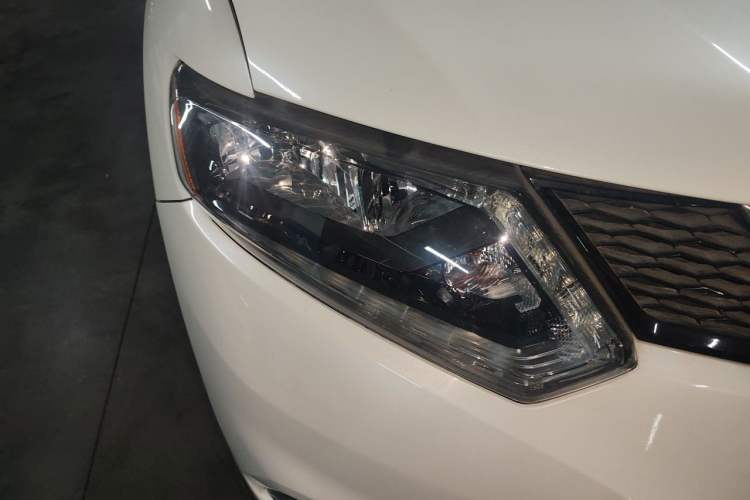 Used Nissan X-Trail 2014 2.0L CVT Comfort Edition 2WD Right Front Headlight