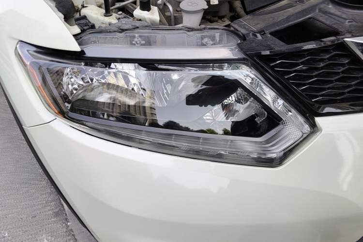 Used Nissan X-Trail 2014 2.5L CVT Luxury Edition 4WD Right Front Headlight