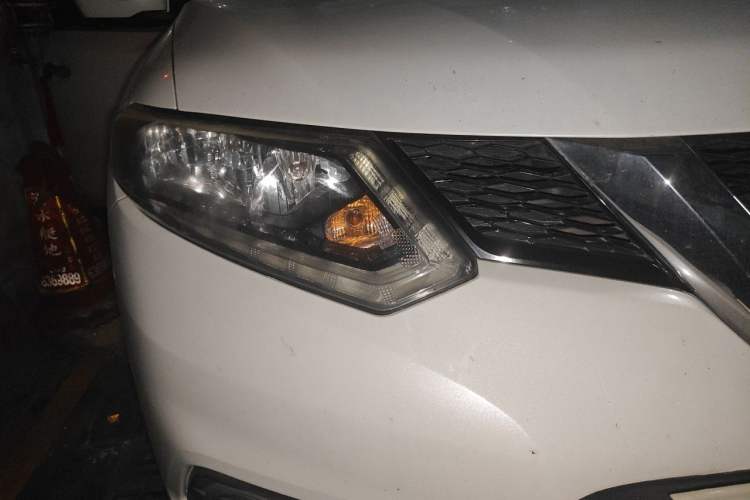 Used Nissan X-Trail 2014 2.0L CVT Comfort Edition 2WD Right Front Headlight