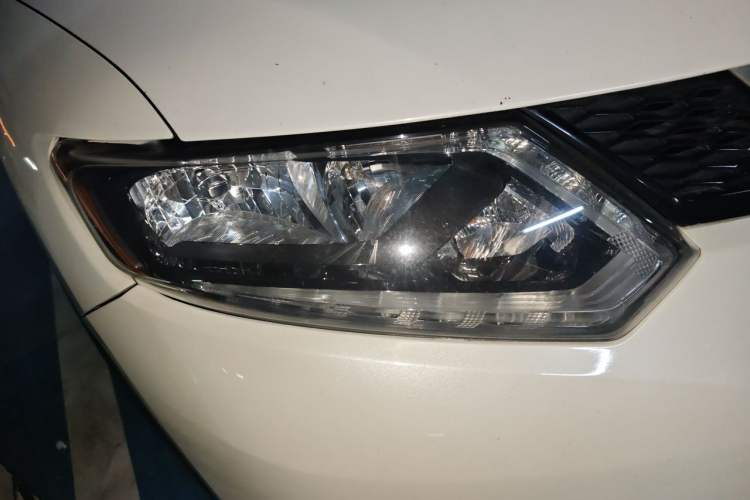 Used Nissan X-Trail 2014 2.0L CVT Comfort Edition 2WD Right Front Headlight