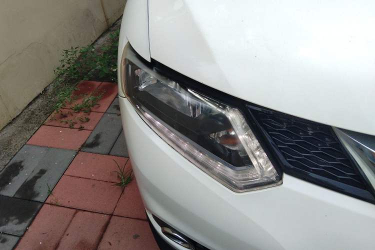 Used Nissan X-Trail 2014 2.0L CVT Comfort Edition 2WD Right Front Headlight