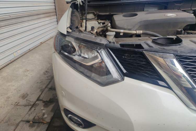 Used Nissan X-Trail 2014 2.5L CVT Ultimate Edition 4WD Right Front Headlight