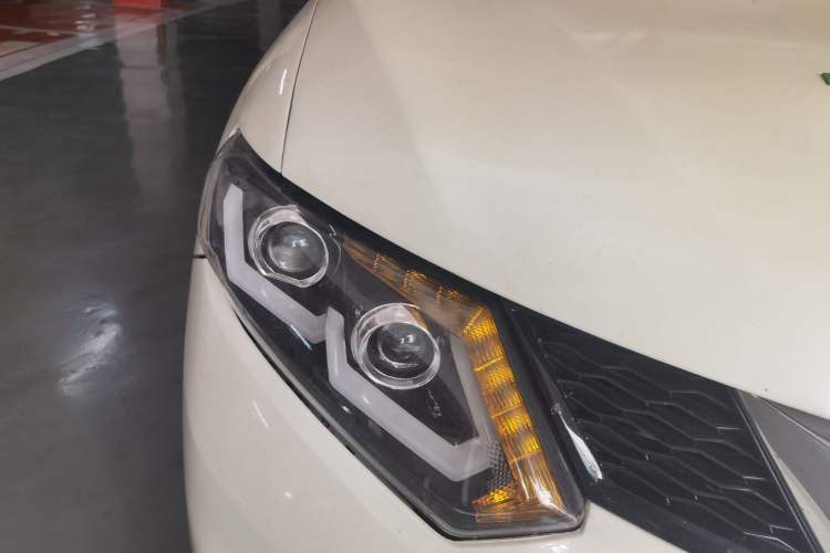 Used Nissan X-Trail 2014 2.0L CVT Comfort Edition 2WD Right Front Headlight