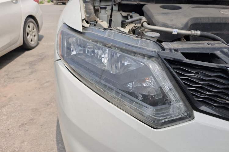 Used Nissan X-Trail 2014 2.5L CVT Luxury Edition 4WD Right Front Headlight