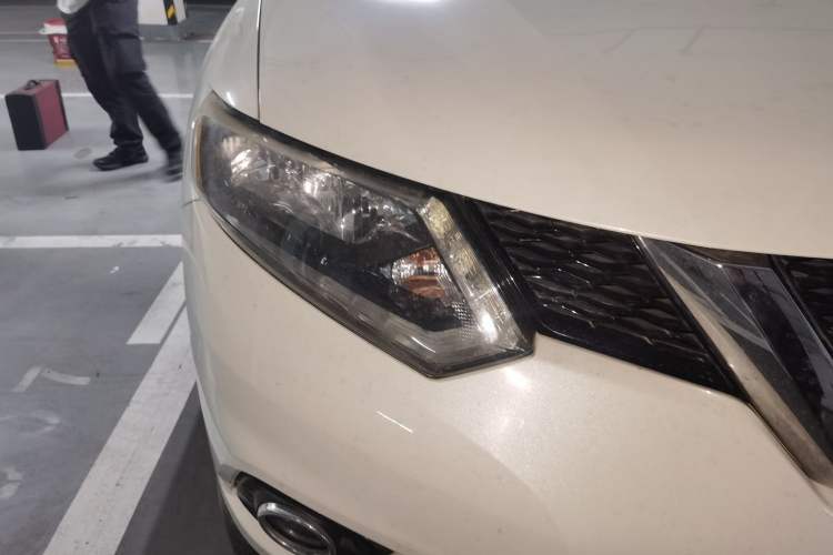 Used Nissan X-Trail 2014 2.0L CVT Comfort Edition 2WD Right Front Headlight