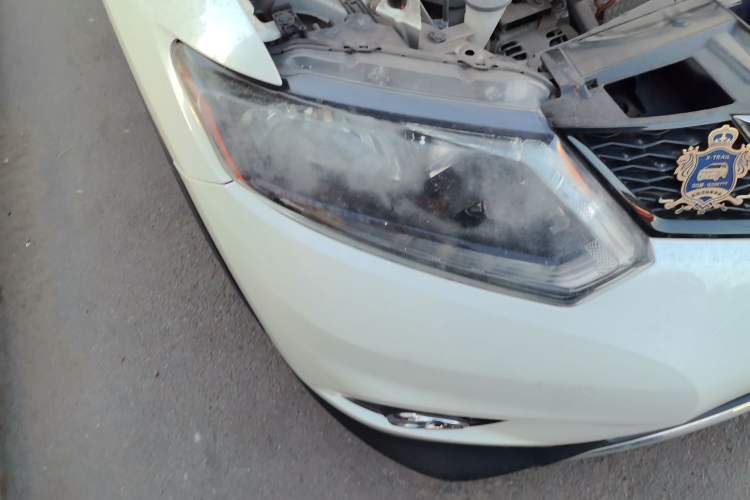 Used Nissan X-Trail 2014 2.5L CVT Luxury Edition 4WD Right Front Headlight