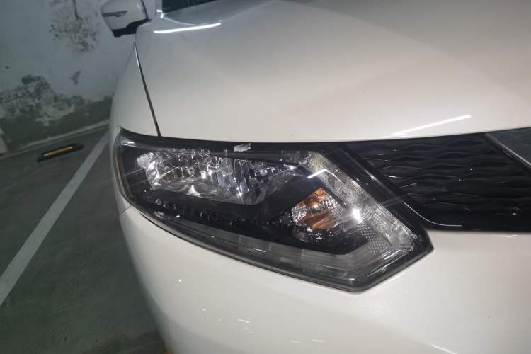 Used Nissan X-Trail 2014 2.5L CVT Luxury Edition 4WD Right Front Headlight