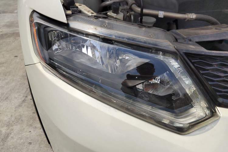 Used Nissan X-Trail 2014 2.5L CVT Luxury Edition 4WD Right Front Headlight