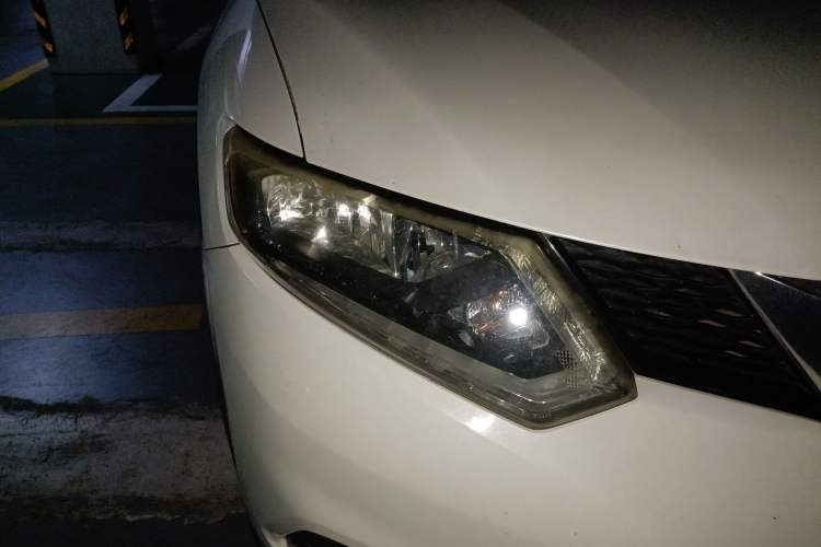 Used Nissan X-Trail 2014 2.0L CVT Comfort Edition 2WD Right Front Headlight