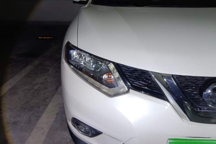 Used Nissan X-Trail 2014 2.5L CVT Luxury Edition 4WD Right Front Headlight