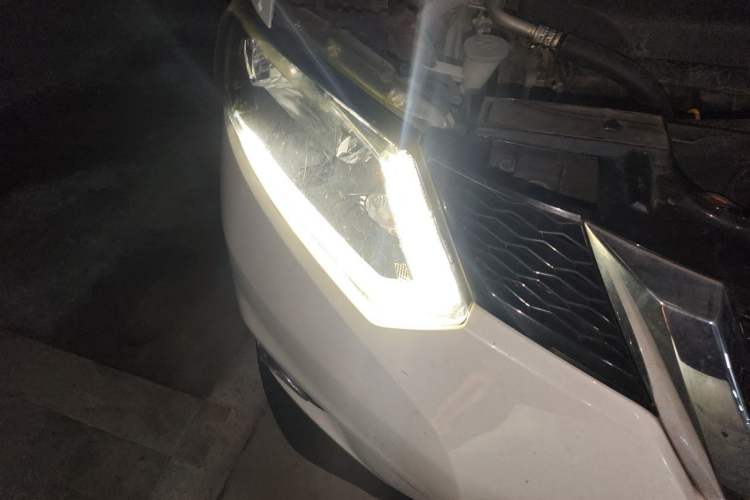 Used Nissan X-Trail 2014 2.0L CVT Comfort Edition 2WD Right Front Headlight