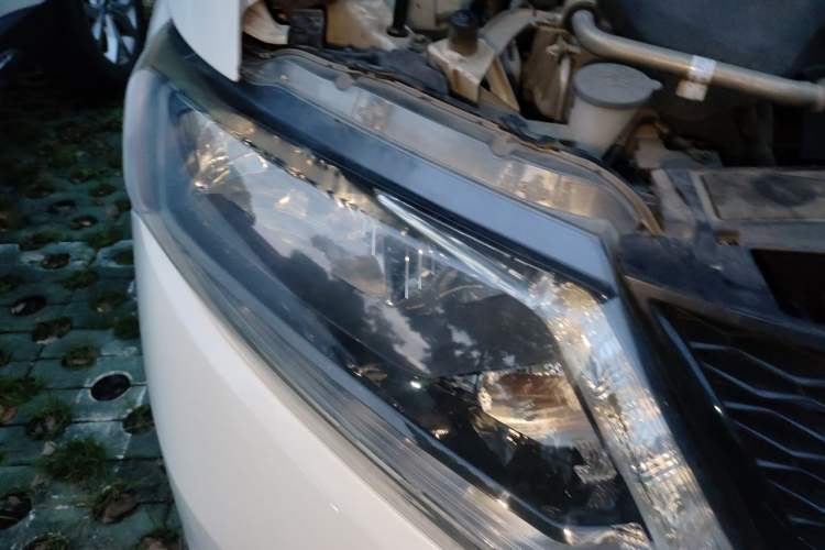 Used Nissan X-Trail 2014 2.5L CVT Luxury Edition 4WD Right Front Headlight