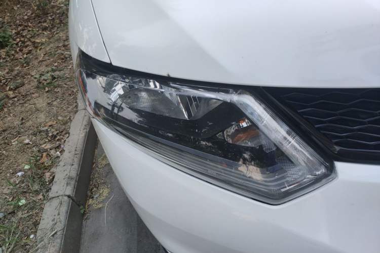 Used Nissan X-Trail 2014 2.0L CVT Comfort Edition 2WD Right Front Headlight