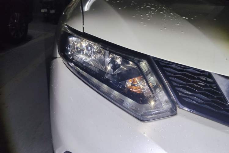 Used Nissan X-Trail 2014 2.0L CVT Comfort Edition 2WD Right Front Headlight