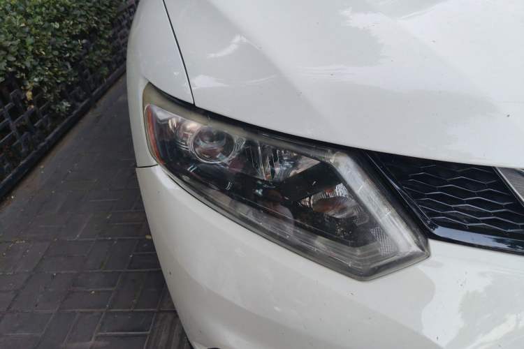 Used Nissan X-Trail 2014 2.5L CVT Luxury Edition 4WD Right Front Headlight