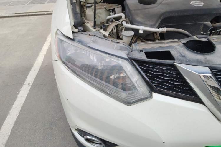 Used Nissan X-Trail 2014 2.5L CVT Luxury Edition 4WD Right Front Headlight