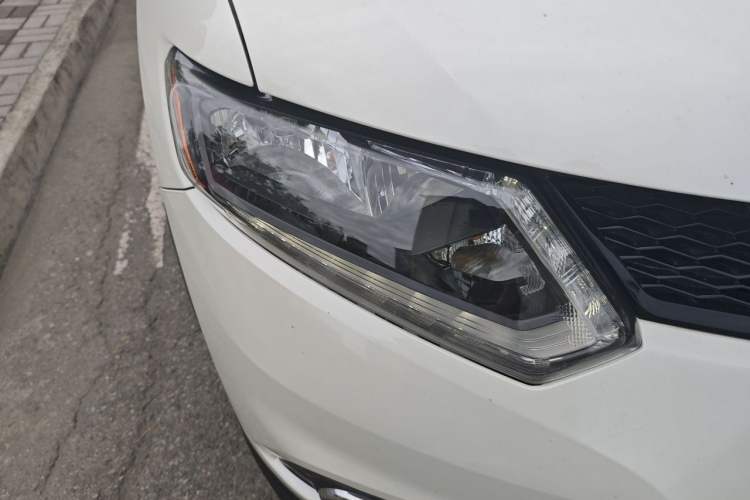 Used Nissan X-Trail 2014 2.5L CVT Luxury Edition 4WD Right Front Headlight