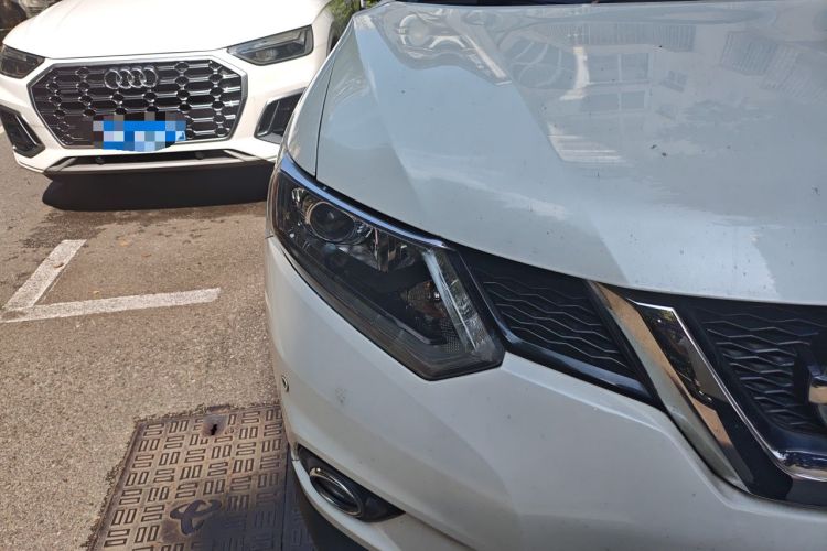 Used Nissan X-Trail 2014 2.5L CVT Luxury Edition 4WD Right Front Headlight