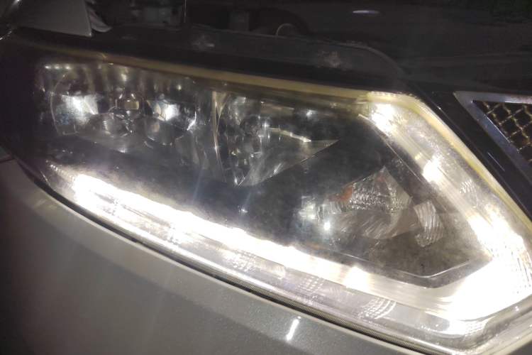 Used Nissan X-Trail 2014 2.0L CVT Comfort Edition 2WD Right Front Headlight