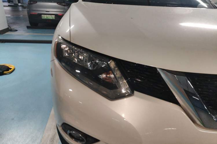 Used Nissan X-Trail 2014 2.0L CVT Comfort Edition 2WD Right Front Headlight