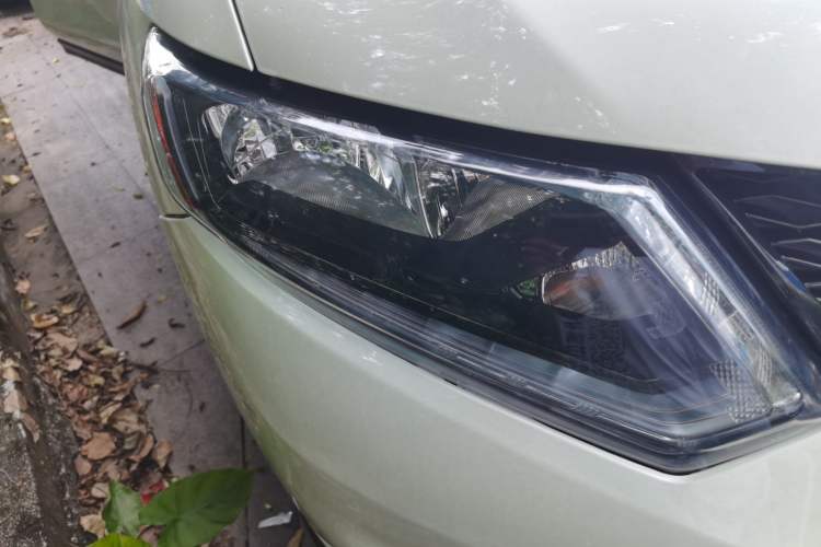 Used Nissan X-Trail 2014 2.0L CVT Comfort Edition 2WD Right Front Headlight