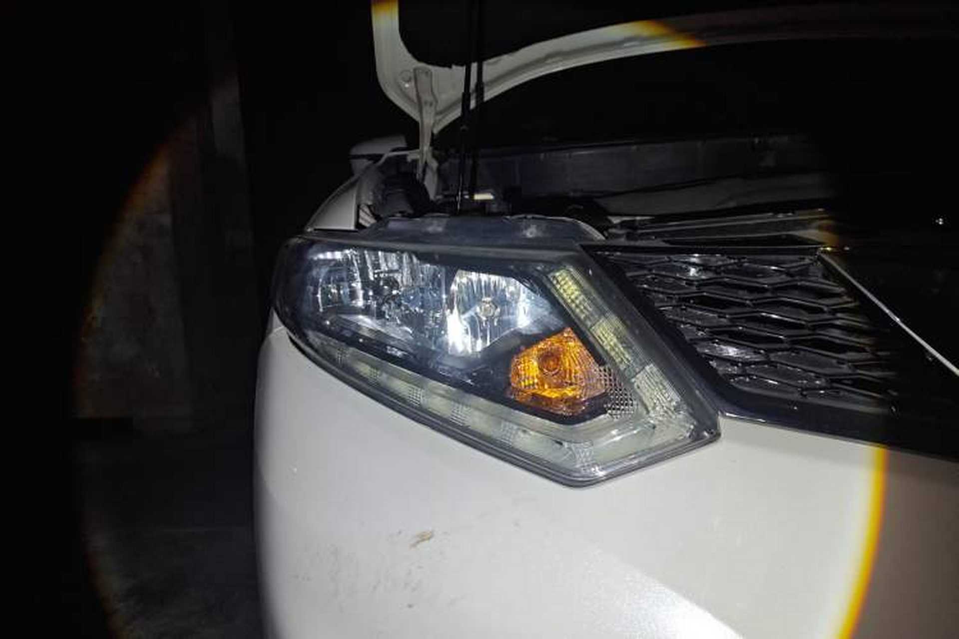 Used Nissan X-Trail 2014 2.5L CVT Luxury Edition 4WD Right Front Headlight