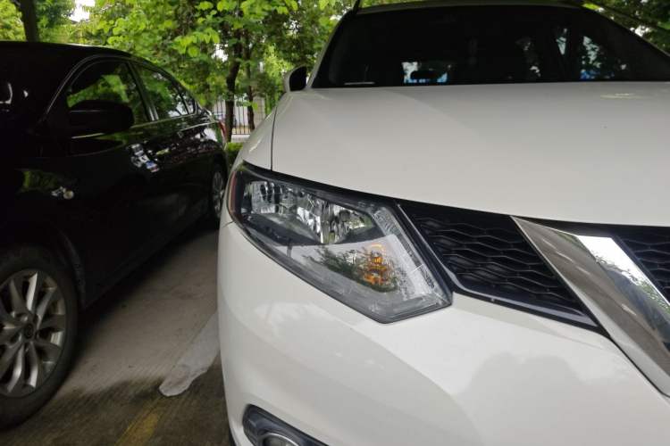 Used Nissan X-Trail 2014 2.5L CVT Luxury Edition 4WD Right Front Headlight