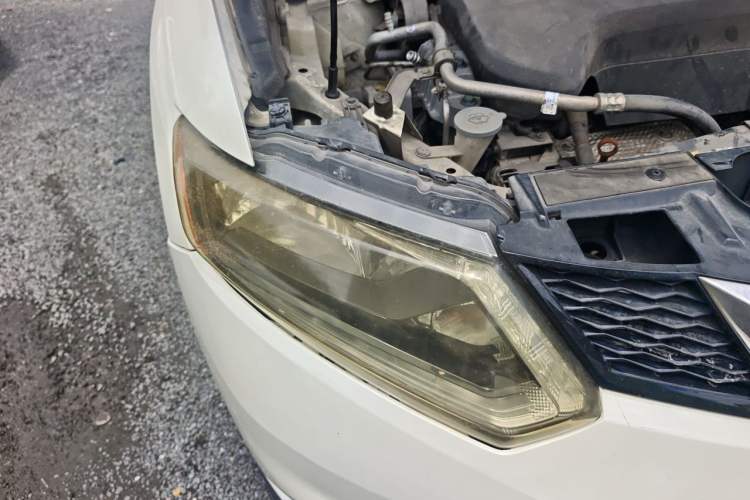 Used Nissan X-Trail 2014 2.5L CVT Luxury Edition 4WD Right Front Headlight