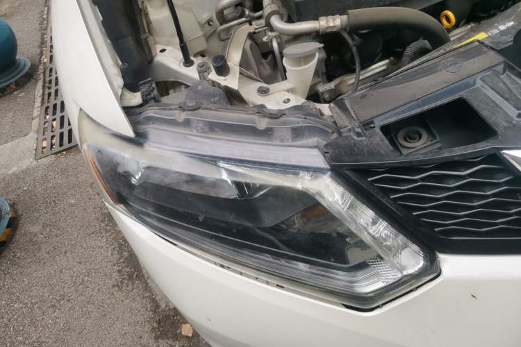 Used Nissan X-Trail 2014 2.0L CVT Comfort Edition 2WD Right Front Headlight