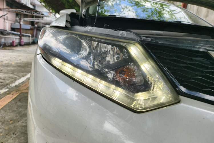 Used Nissan X-Trail 2014 2.0L CVT Comfort Edition 2WD Right Front Headlight