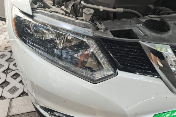 Used Nissan X-Trail 2014 2.5L CVT Leading Edition 4WD Right Front Headlight
