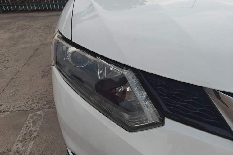 Used Nissan X-Trail 2014 2.0L CVT Comfort Edition 2WD Right Front Headlight