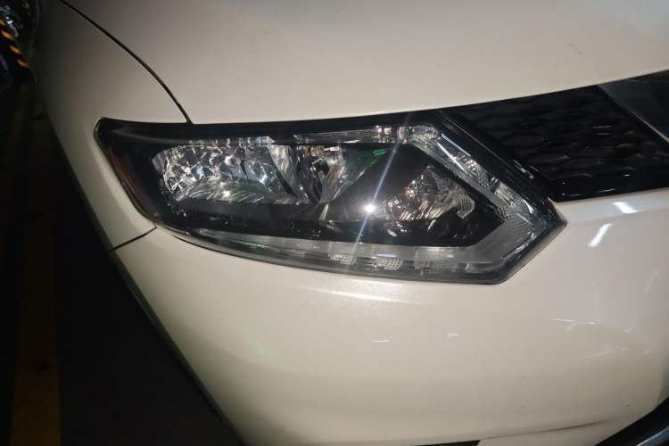 Used Nissan X-Trail 2014 2.0L CVT Comfort Edition 2WD Right Front Headlight