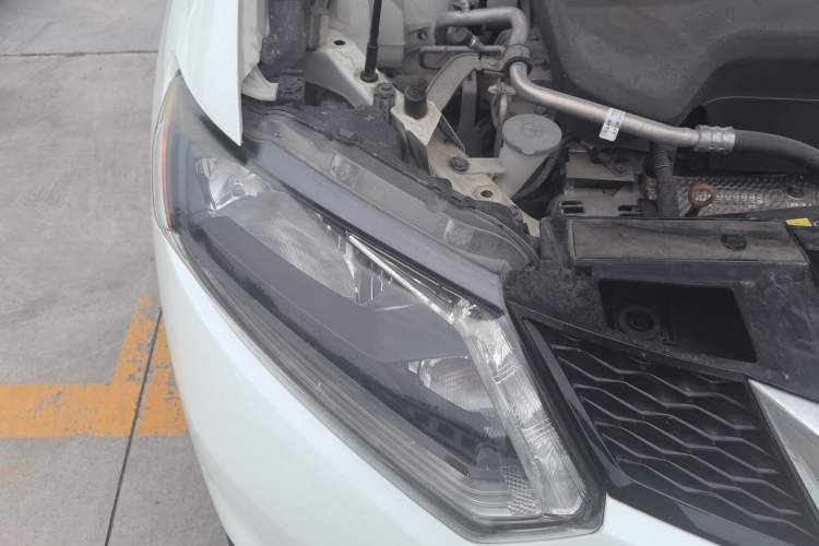 Used Nissan X-Trail 2014 2.5L CVT Luxury Edition 4WD Right Front Headlight