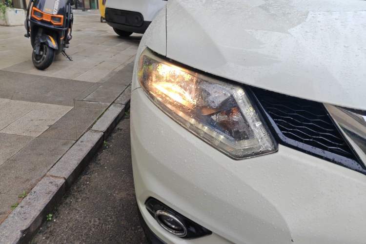 Used Nissan X-Trail 2014 2.0L CVT Comfort Edition 2WD Right Front Headlight